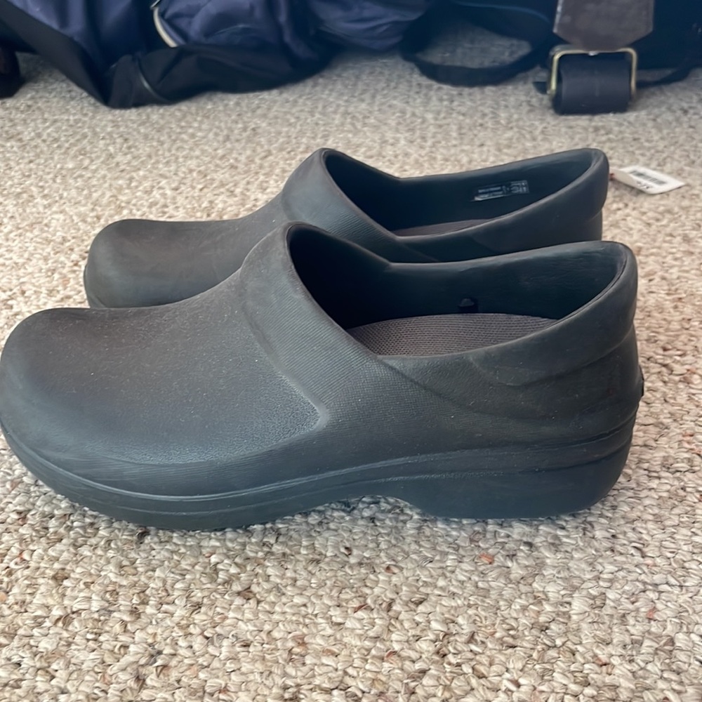 Crocs Clogs - Picture 2 of 2